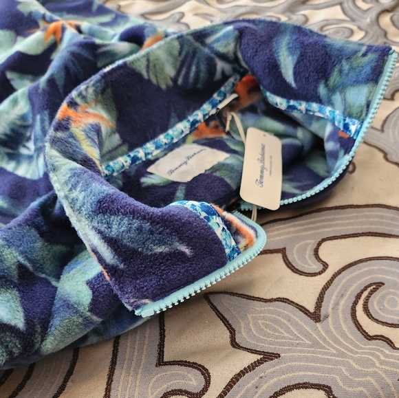 SOLD! Tommy Bahama 1/4 Zip Mock Coller Tropical pattern Fleece pullover- Size L - Picture 9 of 12